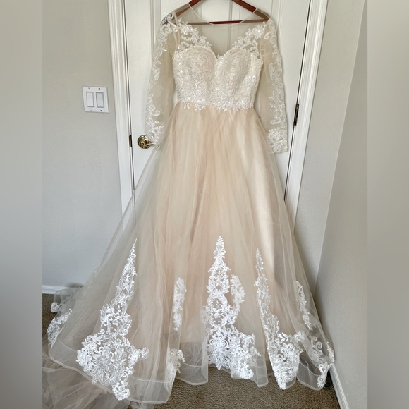 Champagne lace wedding gown - Picture 7 of 14